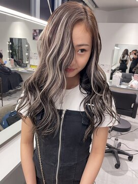 キング 心斎橋店(K!ng) ハイライトカラーミルクティーベージュレイヤーカット