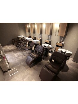 頭皮の皮脂や油分をスッキリ除去！髪の根元から美髪に導きます♪[天王寺駅徒歩2分 Q'sモール直結]