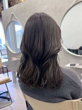 アエル(AELU) ブラウングレージュ