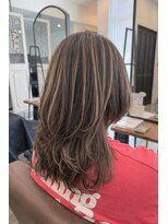 ビズヘアー グランバース(bisou hair grandbase)&nbsp;ウルフカット/レイヤーカット/ハイライト/ベージュ