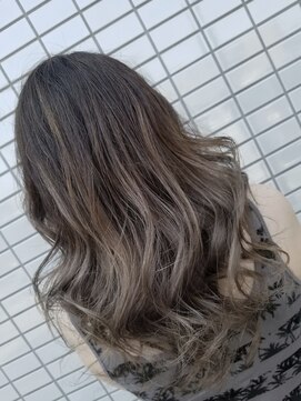 クレア(CREA) グレーグラデーション