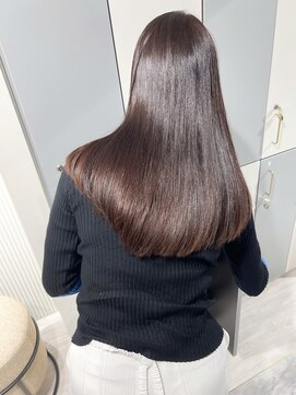 ラベストクズハ(LOVEST KUZUHA) コックリピンクとしなやかに動くレイヤースタイル