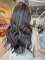 シダ(sida SAIIN) 白髪ぼかしハイライト