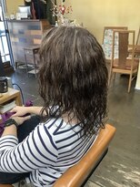 ワラティク(WARATI C)&nbsp;クセを活かしたスタイル/白髪ぼかしハイライト