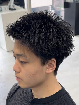 エデアンルクラ 下通(EDEAN Leclat) 熊本 スパイキーショート パーマ アップバング 短髪  MEN'S HAIR