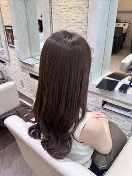 ヴィサージュプラス(VISAGE plus) セミロング×赤み消し明るめカラー♪