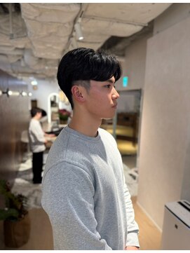 ウノプリールヴァモス(unopulir Vamos) 刈り上げありセンターパート