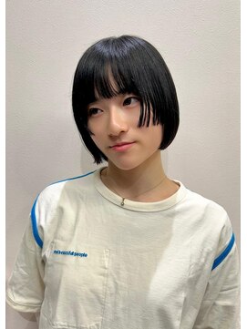 フェイス 石川町 (FACE) モード感たっぷり。艶ブラックのコンパクトボブ