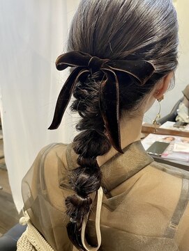 アオゾラヘアー フジサキグウ(AOZORA HAIR FUJISAKIGU) ベロアリボンアレンジ クラシックスタイル 結婚式 卒業式