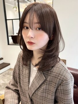 ローネス(LONESS) 小顔に見えるくびれレイヤーと透明感とツヤのチャコールグレー