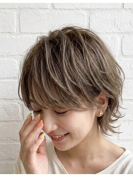 ドックス(dock::s) ミディアムウルフボブ☆クリームカラー