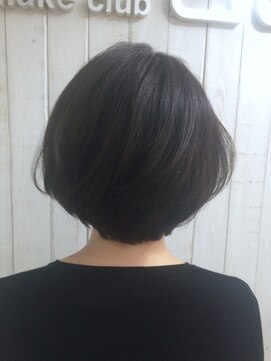 ディー(dee) dee グレージュ×シンプルボブ