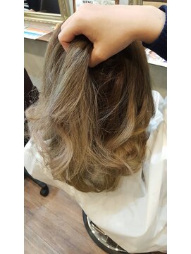 レヴィーマム(Revie mum) 外国人風スタイル☆バレイヤージュ