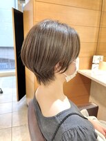 ネオリーブエム(Neolive em;)&nbsp;耳掛けショートスタイル☆似合わせカット