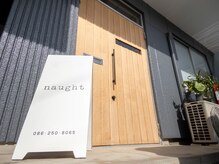 ノット(naught)の雰囲気（駐車場は扉の目の前５番にお停めください）