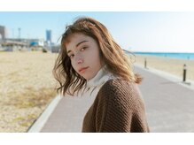 透明感溢れる艶カラーで、若々しさを纏う