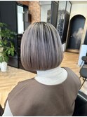 肩上ボブ×白髪ぼかしハイライト