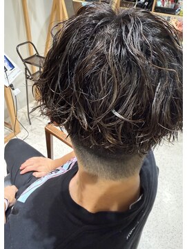 ラビリンスノーブル(Labyrinth noble) 縦落ちセンターパーマ