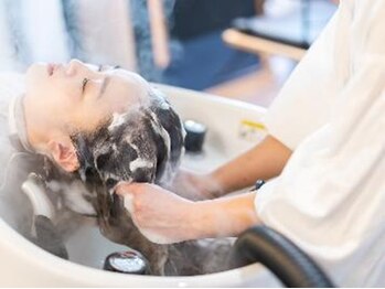 ヘアーメイク グロー(hair make grow)の写真/照明、音楽にこだわった贅沢空間で日頃の疲れを癒すヘッドスパが人気♪頭皮のニオイやべたつき等のお悩みに