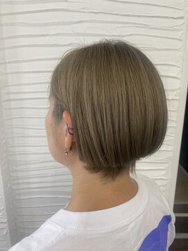 ハイトーンショートボブ