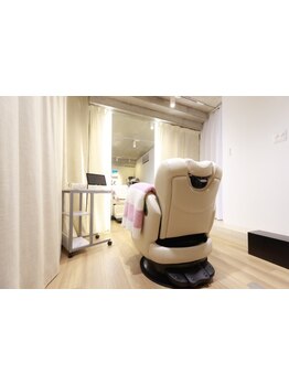 ≪本物志向の大人女性へ≫女性Stylistのみ在籍♪完全個室のプライベート空間と開放的な雰囲気で居心地◎