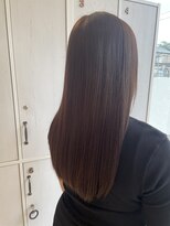 クララ トヨハシ(CLALA Toyohashi)&nbsp;光で変わる 深みブラウンの艶ロング