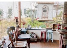 アンリヘアー(HENRY HAIR)の雰囲気(大きな窓からは緑が見えます♪)