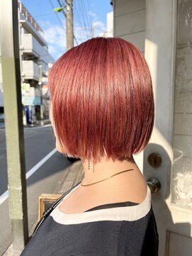 シェノン(CHAINON) 切りっぱなし大人の前髪ありショートボブピンクオレンジ30代