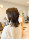 毛先の優しい動きがステキなミディアムスタイル