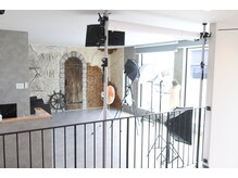 ディグダグ(digxdug.)の雰囲気(本格的な撮影機材を完備した撮影ブースを用意。)