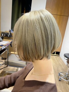 ヘアリゾート粋 新宿三丁目本店 《前地 麻衣》オリーブベージュ×ミニボブ