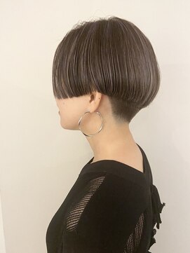 プラスワン 自由が丘(+ONE) パープルハイライトの刈り上げショート