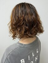 ティアトロアンドリミテバイティアトロ(teatro&limite by teatro)&nbsp;ショート パーマ ナチュラルベージュ ハイライト 30代