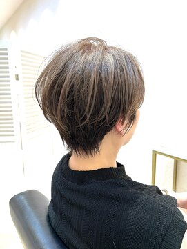 ピアーネ(PIANE) 軽めマッシュショート/耳掛けショート/寒色ベージュ