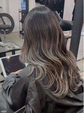 ウィリーベル 沖縄(WILLIE BELLE) 外国人風カラー/ゆるふわロング/パールアッシュ/グレージュ