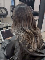 ウィリーベル 沖縄(WILLIE BELLE) 外国人風カラー/ゆるふわロング/パールアッシュ/グレージュ