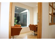 ヘアーアンドライフ シキ(HAIR & LIFE SHIKI)の雰囲気（個室もございます…☆）