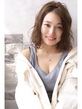 アルモヘアヴォーグ 静岡(ALMO hair VOGUE) 【ALMO】センターパートほつれセミディ