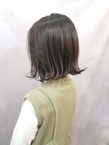 ジーナ(JINA) ◆20代30代40代 小顔 ひし形 外ハネボブ　ミディアムボブ