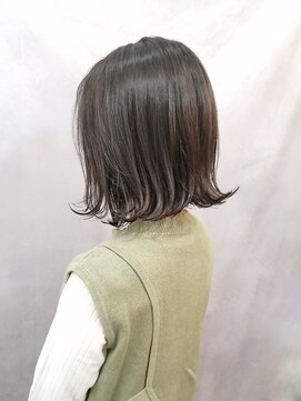 ジーナ(JINA) ◆20代30代40代 小顔 ひし形 外ハネボブ ミディアムボブ