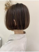 【白髪ぼかしハイライト×ミニボブ】
