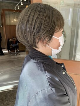 ヨーク(yoke.) オリーブカラーの軽めショート