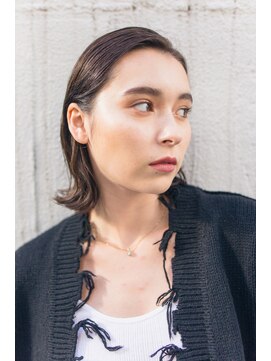 ピズム(PISM) パッツン耳かけ外ハネ小顔ボブ/ダークアッシュ/カールヘア