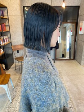 リンダテーラ(Linda tela) 【札幌白石】ブルー/ダブルカラー/切りっぱなしボブ/前髪あり