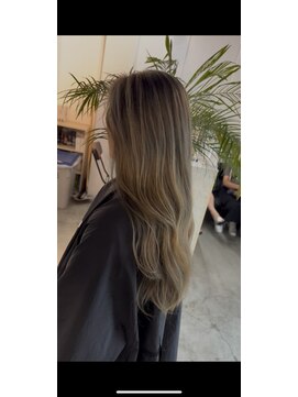 キング 心斎橋店(K!ng) ハイライトカラーミルクティーベージュレイヤーカット