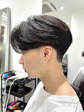 カルム(kalm) 毛流れセンターパートニュアンスパーマカルマヘアメンズパーマ