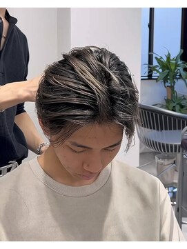 ステラ(STELLA) メンズ/バレイヤージュ/センターパート/ブリーチ＆ダブルカラー