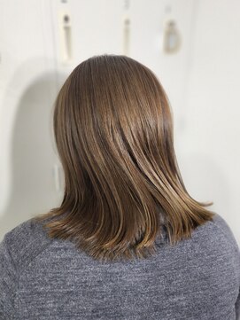 リュンヌ(Lune) 明るめオリーブベージュ