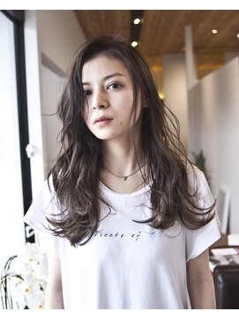 アパートメントヘアー 【ネイビーアッシュ×ウェーブラフスタイル】