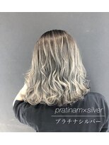 アイリス(iRIS)&nbsp;プラチナシルバー、バレイヤージュ、ホワイトブリーチ、エクステ